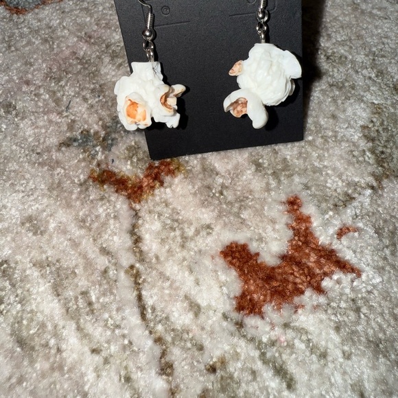 Popcorn 🍿 Cinema Inspired Earrings - Picture 7 of 7